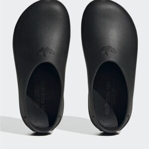 WOMEN’S ADIFOM STAN SMITH MULES